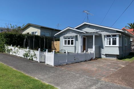 Photo of property in 42 Kiwi Road, Point Chevalier, Auckland, 1022