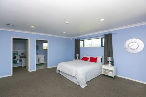 Photo of property in 930 Upland Road, Egmont Village, New Plymouth, 4372