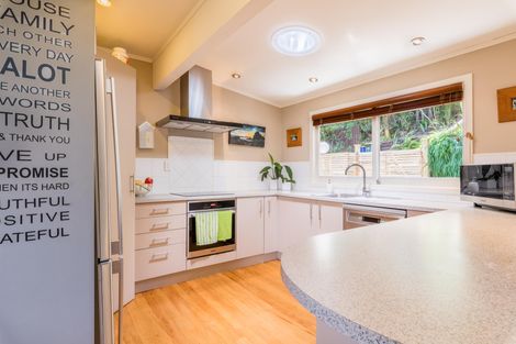 Photo of property in 33 Warner Park Avenue, Laingholm, Auckland, 0604