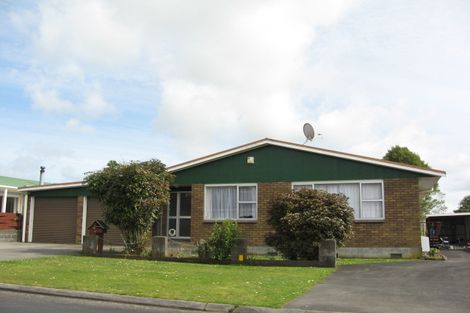 Photo of property in 14 Nikau Street, Inglewood, 4330