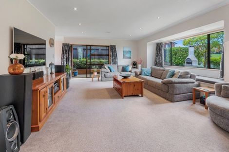 Photo of property in 6 Citation Way, Botany Downs, Auckland, 2010