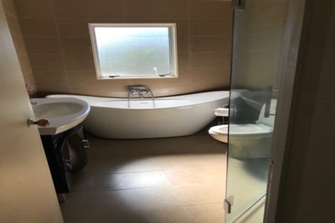 Photo of property in 1 Remus Place, Totara Vale, Auckland, 0629