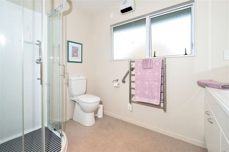 Photo of property in 22 Suncrest Drive, West Harbour, Auckland, 0618