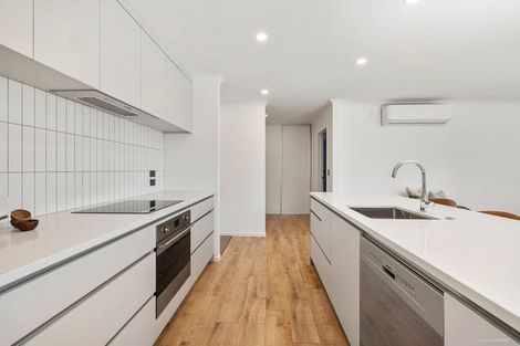 Photo of property in 100 Metoriti Crescent, Karaka, 2124