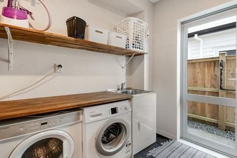 Photo of property in 140 Arran Point Parade, Orewa, 0931