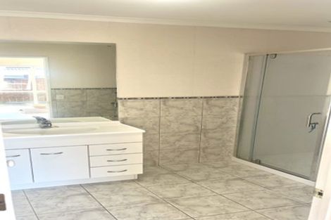 Photo of property in 14 Corta Bella Place, Golflands, Auckland, 2013