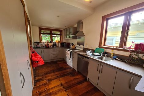 Photo of property in 76 Glenmore Street, Northland, Wellington, 6012