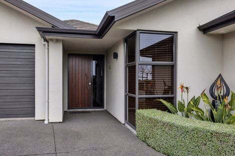 Photo of property in 4 Manukaka Heights, Hurdon, New Plymouth, 4310