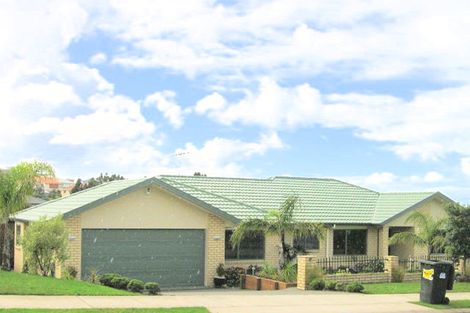 Photo of property in 15 Grovenor Drive, Orewa, 0931