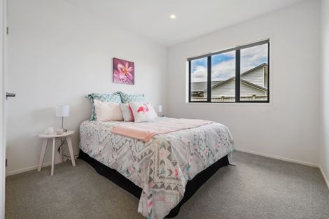 Photo of property in 28 Kilmacrennan Drive, Rosehill, Papakura, 2113