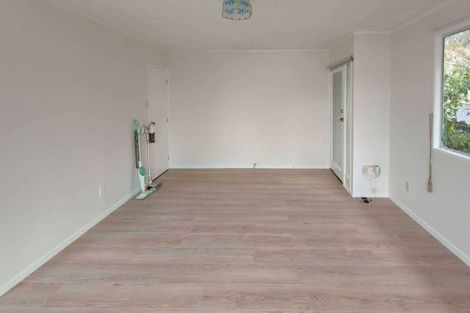 Photo of property in 10 Mile Place, Henderson, Auckland, 0612