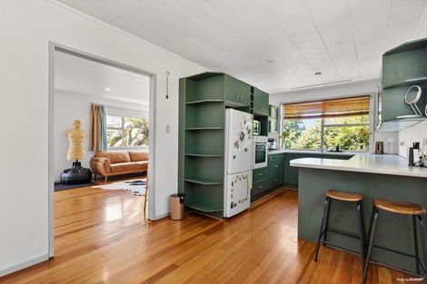 Photo of property in 32 Normanton Street, Glenfield, Auckland, 0629