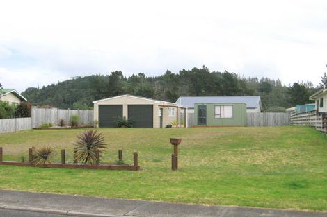 Photo of property in 135 Lorraine Place, Whangamata, 3620