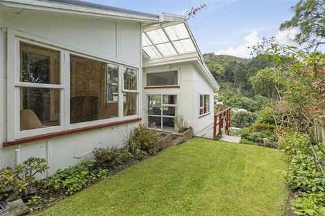 Photo of property in 32 Waitohu Road, York Bay, Lower Hutt, 5013