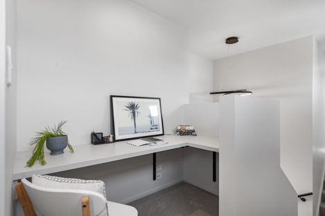 Photo of property in 98 Willowview Drive, Redwood, Christchurch, 8051