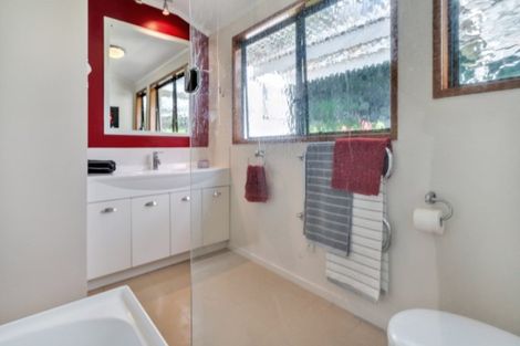 Photo of property in 8 Montressor Place, Howick, Auckland, 2014