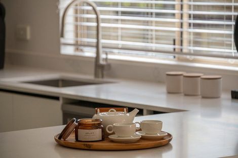 Photo of property in 6 Fulmar Way, Unsworth Heights, Auckland, 0632