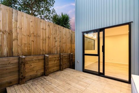 Photo of property in 2/33 Buscomb Avenue, Henderson, Auckland, 0610