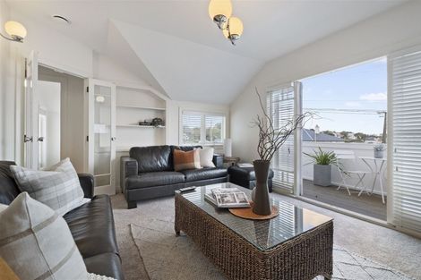 Photo of property in 1/49 Rawene Road, Birkenhead, Auckland, 0626