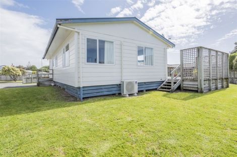 Photo of property in 26 Karaka Street, Otaki Beach, Otaki, 5512