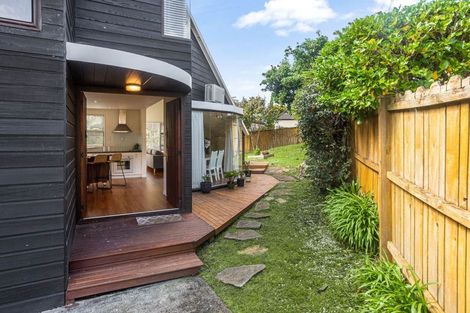 Photo of property in 2/30 Uppingham Crescent, Hillcrest, Auckland, 0627