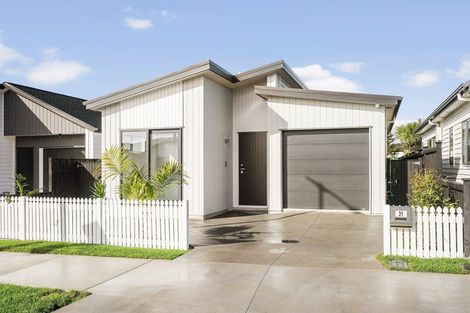 Photo of property in 31 Matahae Crescent, Wainui, 0932