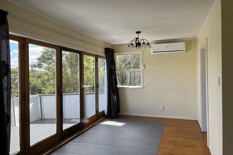 Photo of property in 33 Howard Road, Northcote, Auckland, 0627