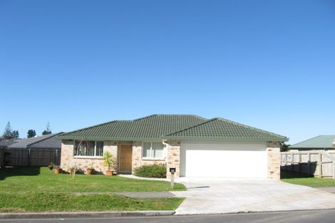 Photo of property in 20 Castlefinn Drive, Weymouth, Auckland, 2103