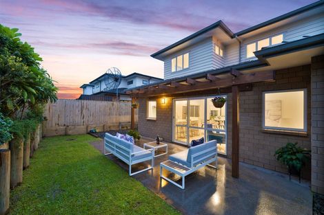 Photo of property in 16 Midhurst Avenue, Henderson, Auckland, 0612