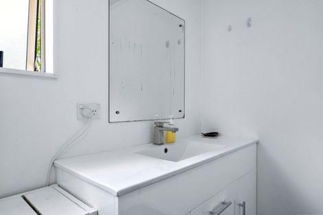 Photo of property in 8a Aplin Place, Birkdale, Auckland, 0626