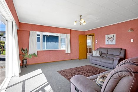 Photo of property in 5 Ranfurly Street, Frankleigh Park, New Plymouth, 4310