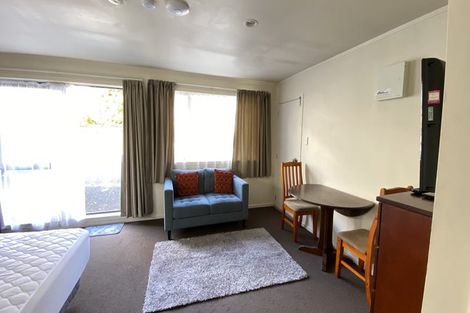 Photo of property in 8c Schnapper Rock Road, Schnapper Rock, Auckland, 0632