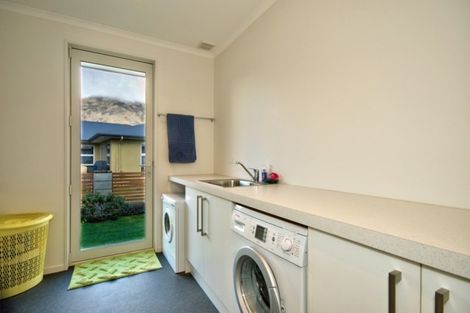 Photo of property in 10 Coburn Place, Lake Hayes, Queenstown, 9304