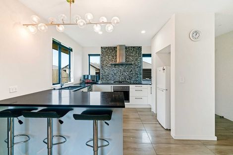 Photo of property in 6 Olearia Lane, Halswell, Christchurch, 8025