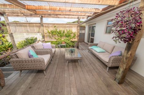 Photo of property in 16 Rangikapiti Road, Coopers Beach, 0420