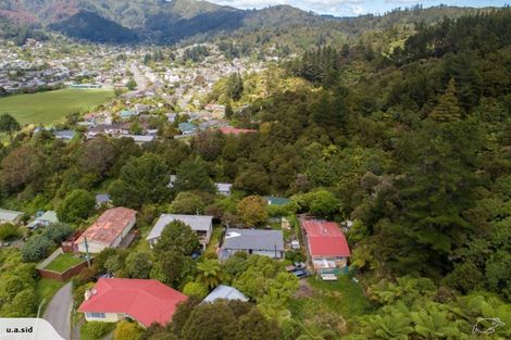 Photo of property in 11 Gribble Grove, Stokes Valley, Lower Hutt, 5019
