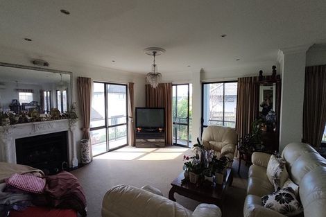 Photo of property in 4 Kawai Rise, Te Atatu Peninsula, Auckland, 0610