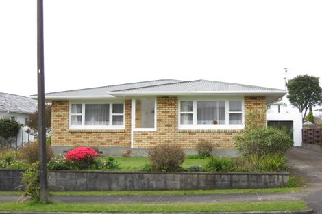Photo of property in 7 Onslow Place, Merrilands, New Plymouth, 4312