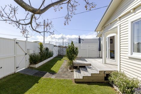 Photo of property in 22 Ngaio Street, Strandon, New Plymouth, 4312
