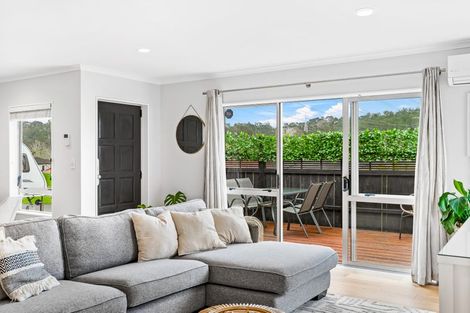 Photo of property in 2/8 Crewe Close, Albany, Auckland, 0632