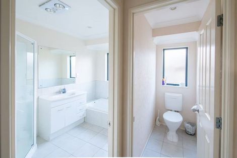 Photo of property in 14 Breon Place, Flat Bush, Auckland, 2016