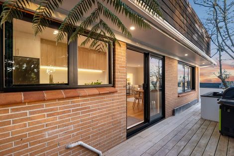 Photo of property in 5 Island Bay Road, Beach Haven, Auckland, 0626