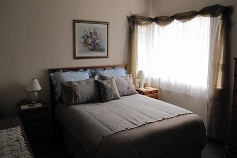 Photo of property in 6 Bosnyak Drive, Te Atatu South, Auckland, 0610