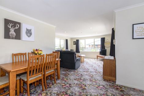 Photo of property in 8 Woodbank Drive, Glen Eden, Auckland, 0602