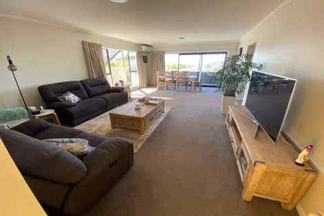 Photo of property in 927 East Coast Road, Northcross, Auckland, 0632