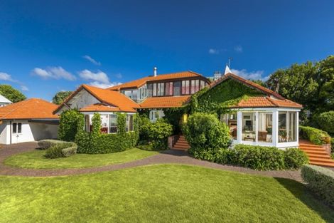 Photo of property in 122 Vauxhall Road, Narrow Neck, Auckland, 0624