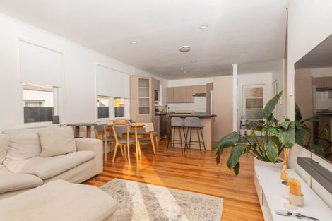 Photo of property in 39 Wharf Road, Te Atatu Peninsula, Auckland, 0610