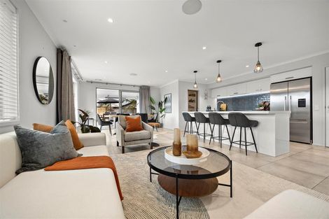 Photo of property in 24 Sir Lincoln Drive, Kumeu, 0810