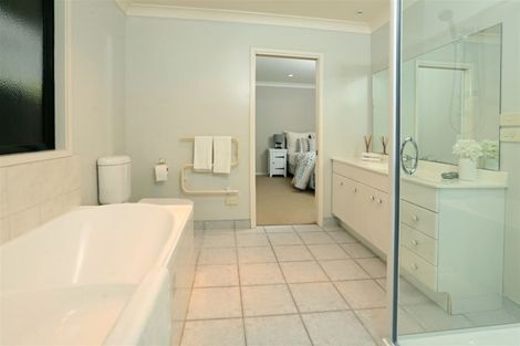 Photo of property in 1 Semillon Avenue, Henderson, Auckland, 0612