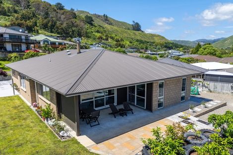 Photo of property in 5 Tauhou Place, Waikanae, 5036
